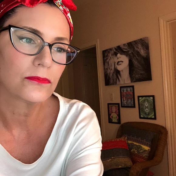 Meet your Posher, Cynthia - Picture 1 of 1